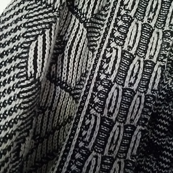 Black and beige sweater - Picture 4 of 6